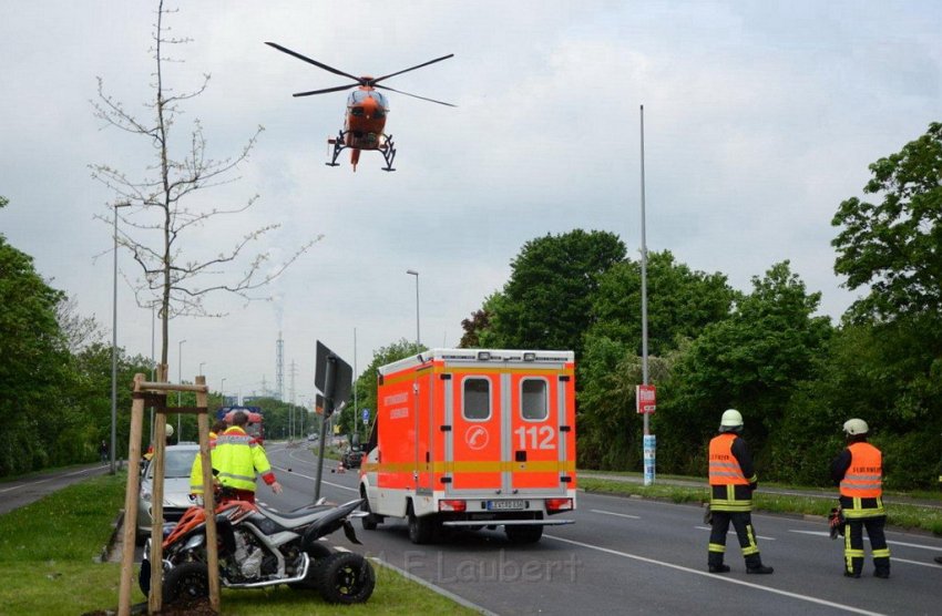 Einsatz Christoph 3 Quadunfall Leverkusen Olof Palmestr 21.jpg